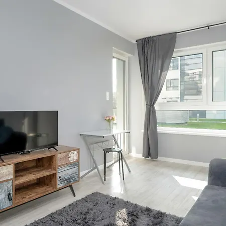 Spacious With Balcony And Gym By Renters * Poznań