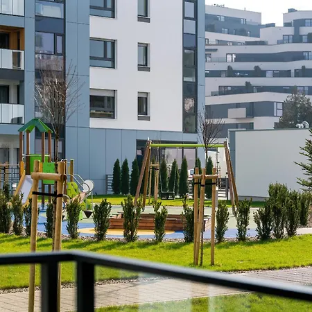 Spacious With Balcony And Gym By Renters *