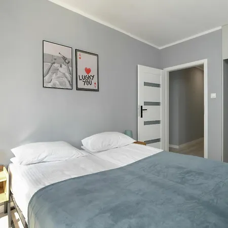 Spacious With Balcony And Gym By Renters Lägenhet Poznań