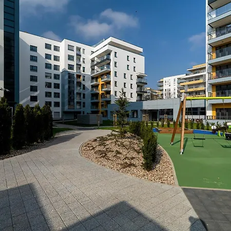 Spacious With Balcony And Gym By Renters *