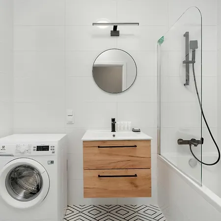 Spacious With Balcony And Gym By Renters * Poznań