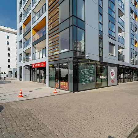 Spacious With Balcony And Gym By Renters