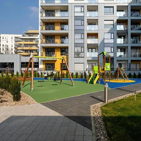 Spacious With Balcony And Gym By Renters
